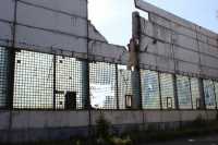 В Абакане остатки бывшего завода домостроения представляют угрозу