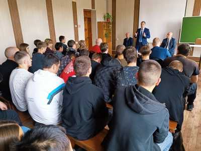 Глава Хакасии встретился со студентами колледжа в Усть-Абакане
