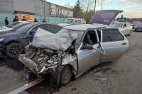 В Абакане водитель угнанного авто устроил аварию