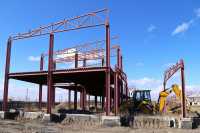 В Усть-Абакане спустя 10 лет возобновили строительство спортзала