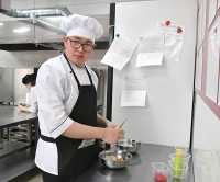 В компетенции «Повар хакасской национальной кухни» принял участие Андрей Аев. 