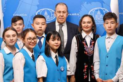 «Дипломатическая миссия»: школьники из Хакасии встретились с Сергеем Лавровым