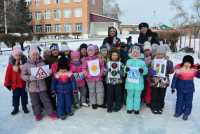 В Хакасии госавтоинспекторы вывели детсадовцев на прогулку