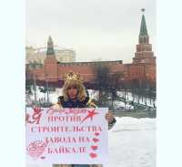 Сергей Зверев провел одиночный пикет против строительства завода на Байкале