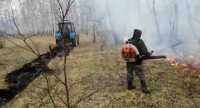 В Хакасии вторые сутки не могут справиться с лесным пожаром