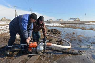 Откачка паводковых вод в Белом Яре