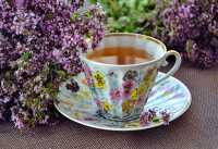 Чай с чабрецом успешно борется с болезнетворными бактериями и паразитами, снимает боль в суставах и мышцах, а также помогает расслабиться и заснуть. 