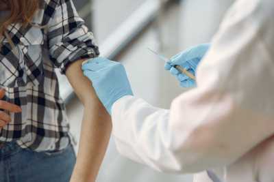 Студенты-медики помогают вакцинировать жителей республики