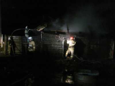 Постройки, машину, дома тушили пожарные Хакасии на выходных