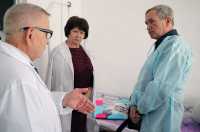 Татьяна Курбатова и Владимир Костюш посетили отделение паллиативной помощи в Туиме
