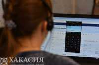 Студенты-психологи принимают звонки в колл-центре Хакасии