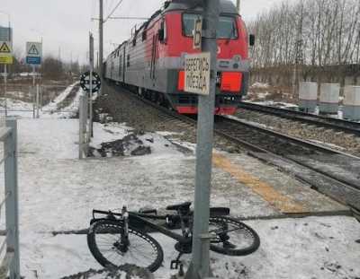 Сбит, но не сломлен: в соседнем крае велосипедист травмирован поездом