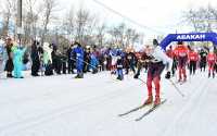 Стартуют все! Лыжная трасса в парке культуры и отдыха Абакана открыта для любителей зимнего вида спорта. 