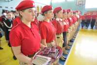 В Хакасии девчата-юнармейцы соревновались в стрельбе и готовили салаты
